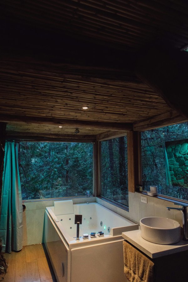 Évasion romantique : chalet pour deux avec spa relaxant